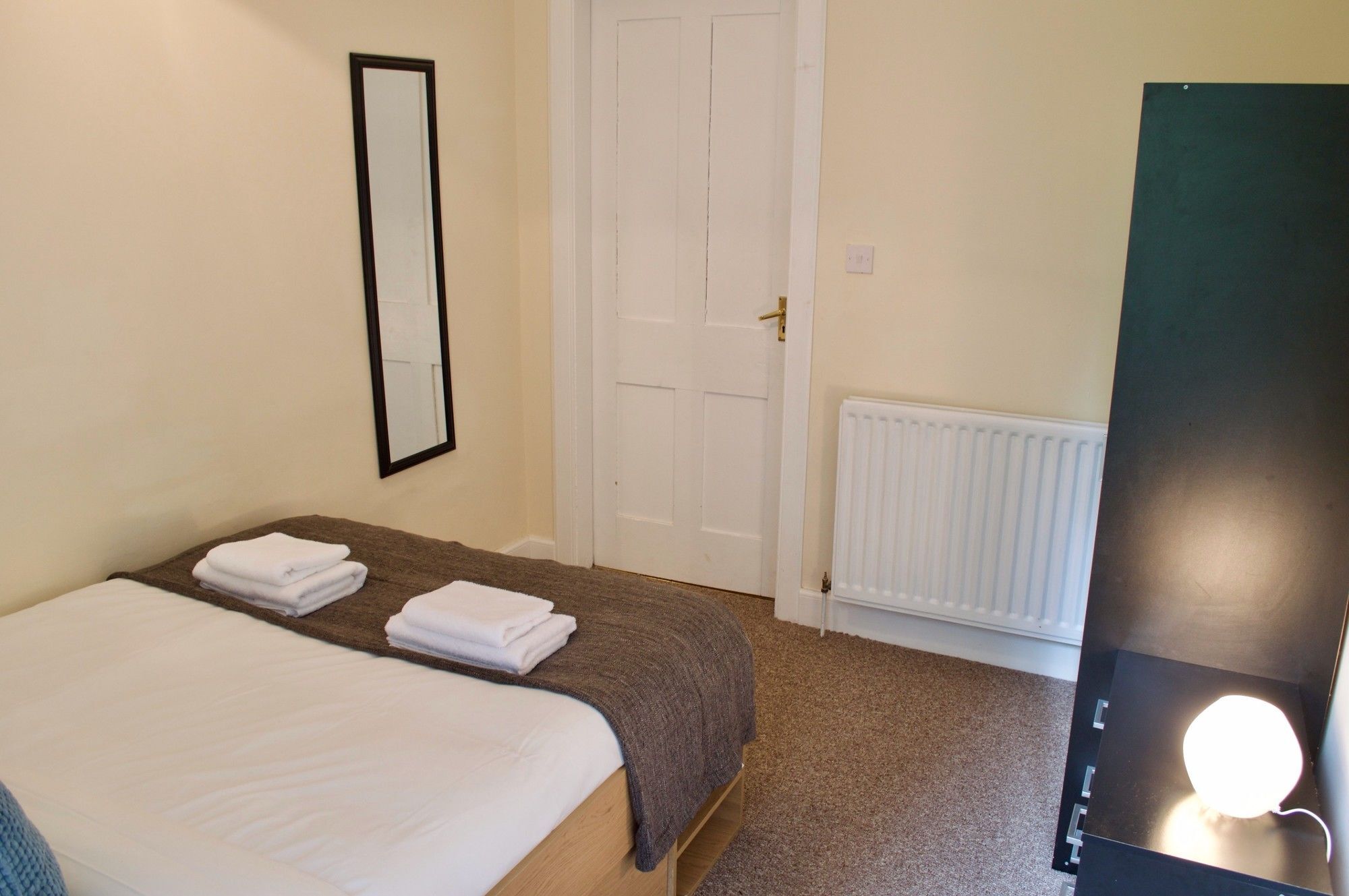 3 Bedroom Apartment Accommodates 8 Edinburg Exteriör bild